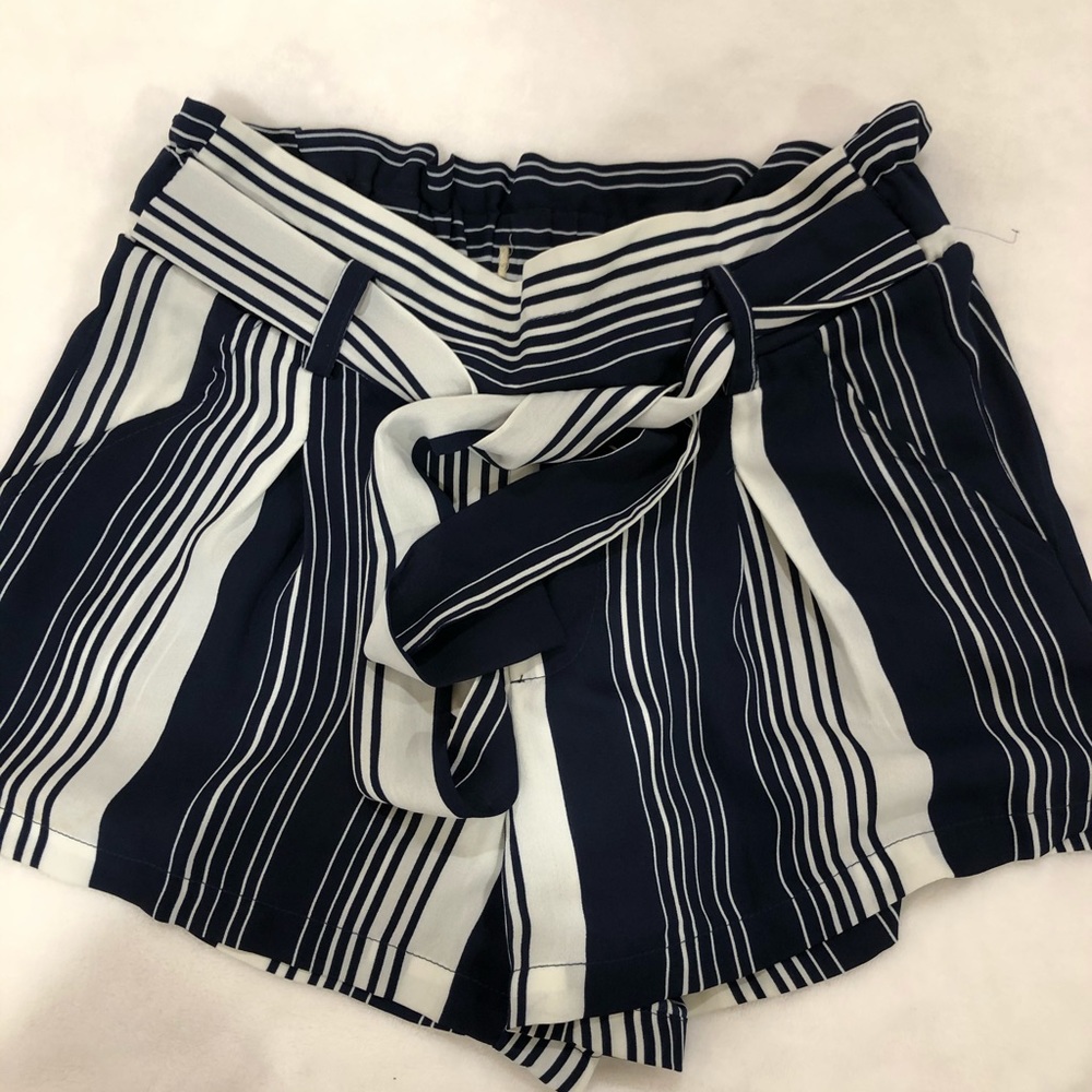 Navy Blue And White Flowy Shorts 💙